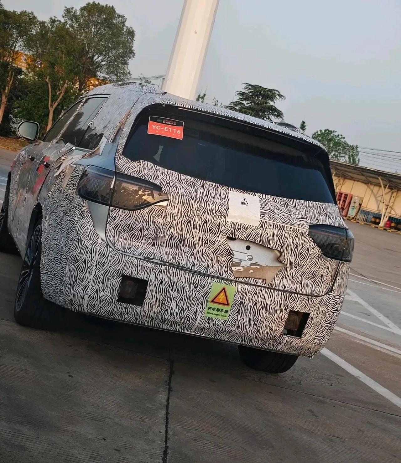 高速服务区看到一台谍照车，看起来很像m9，大家觉得呢？