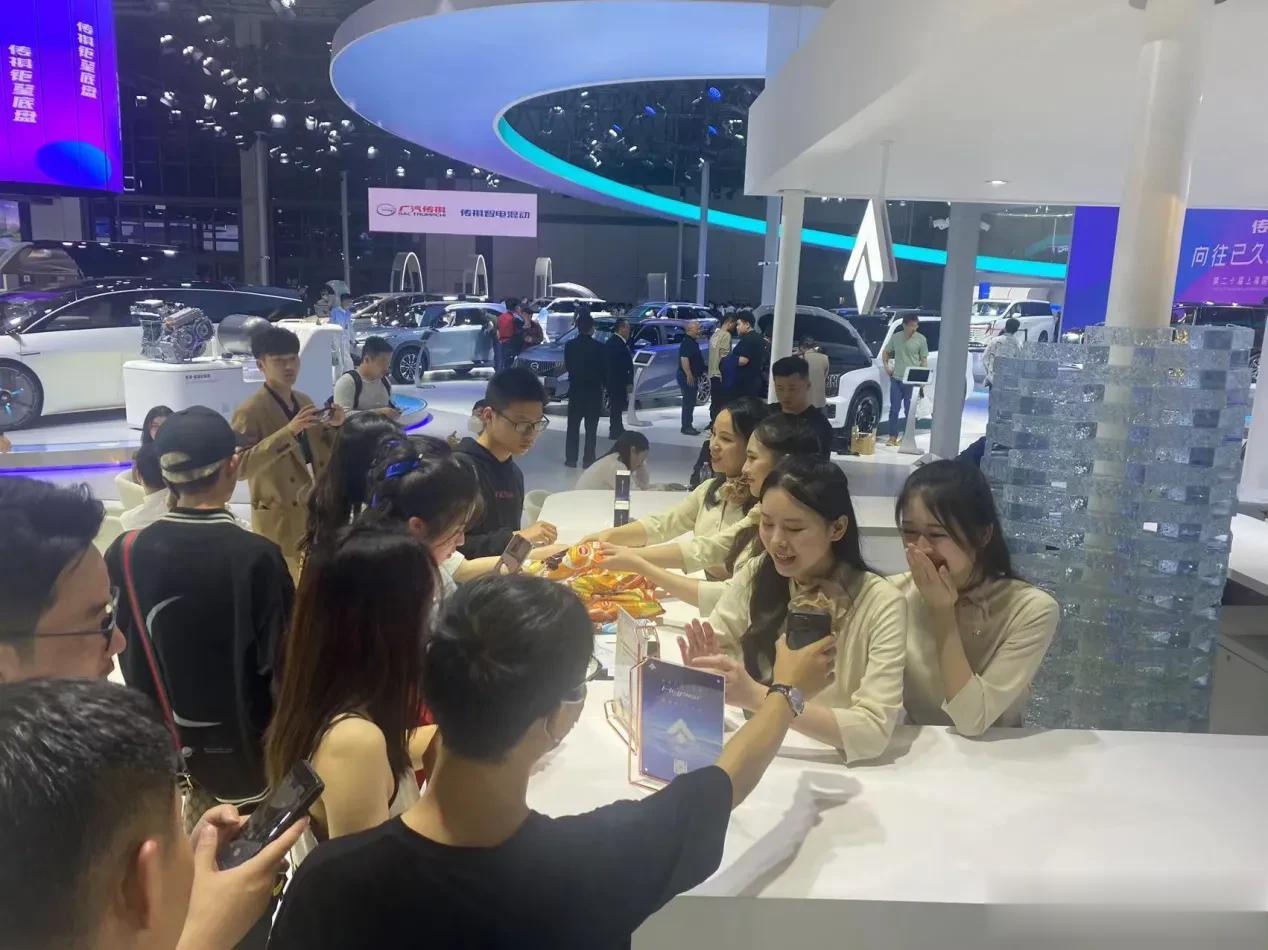    托冰淇淋的福，今天上海车展的feel有点高级。为啥呢？大家都在聊优越感。
