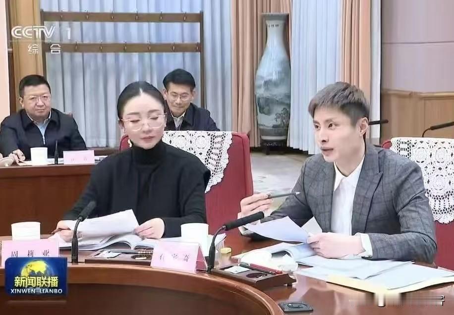 石宇奇上新闻联播了，国羽一哥石宇奇从CCTV5到CCTV1了。