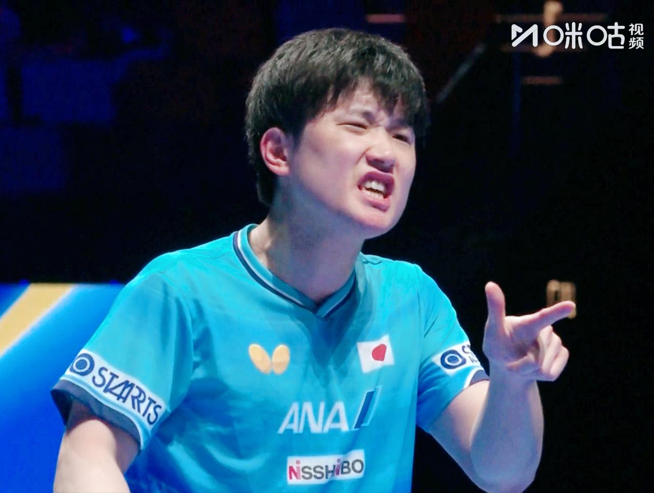 侯英超不忍了，怒怼黑粉！
侯英超说：邱党失误太多了。
黑粉说：不失误就是神了。