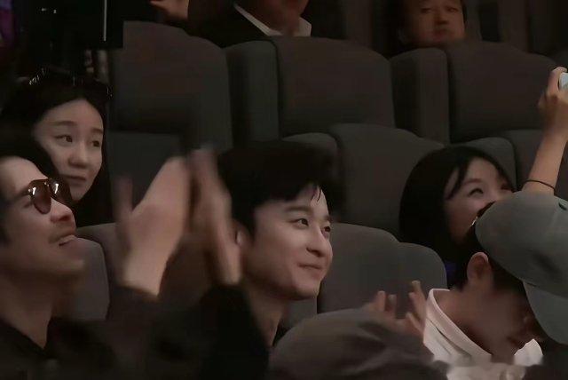 董子健引发热议。孙怡拿影后，董子健台下鼓掌冲上热搜了。9月28日平遥影展，孙怡凭