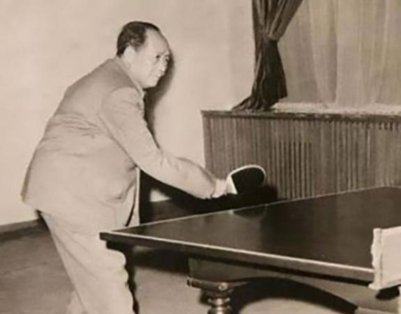 虽然毛主席活到了83岁，但他的保健医生却说：“其实毛主席不具备长寿的条件，他长寿