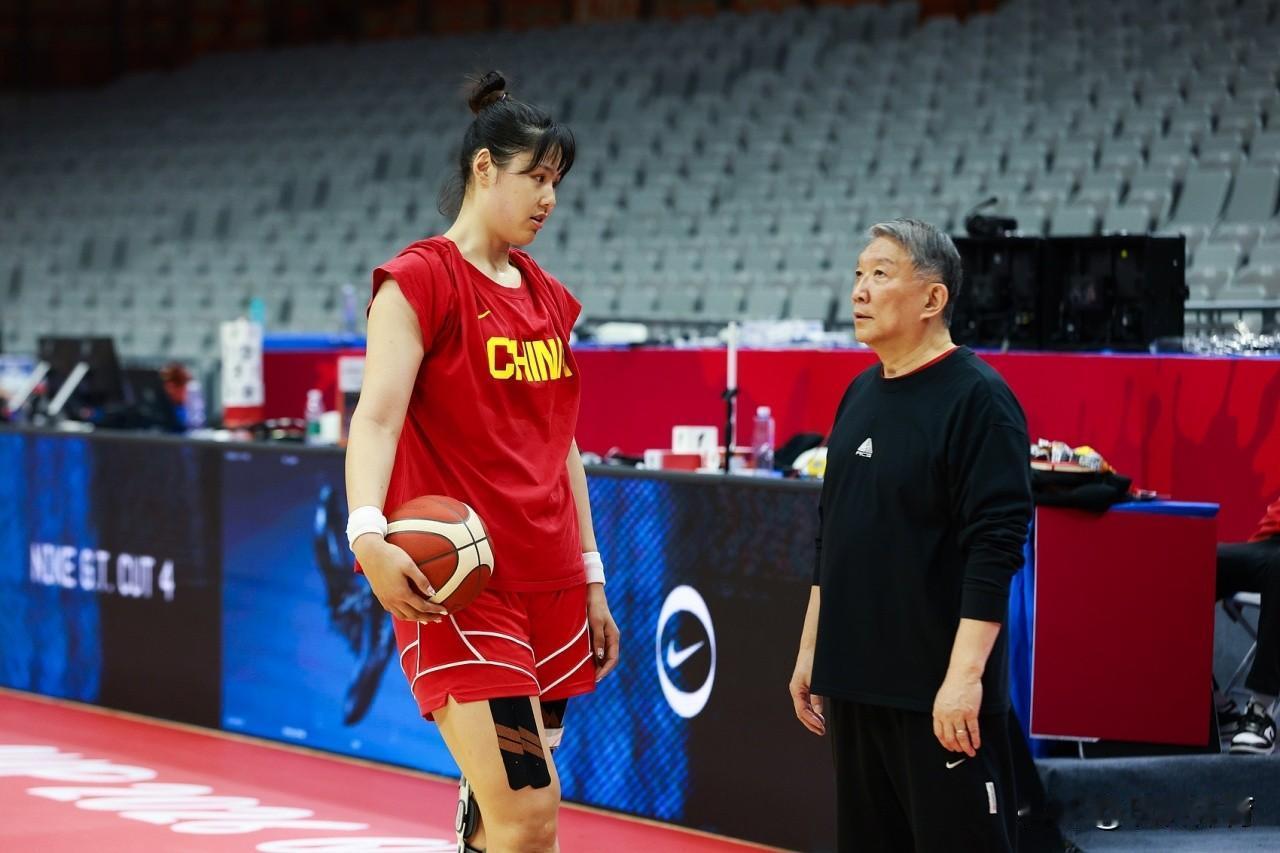护照丢了！很可能断送了李月汝的国家队生涯！
李月汝当初选择离开WCBA，勇敢的去