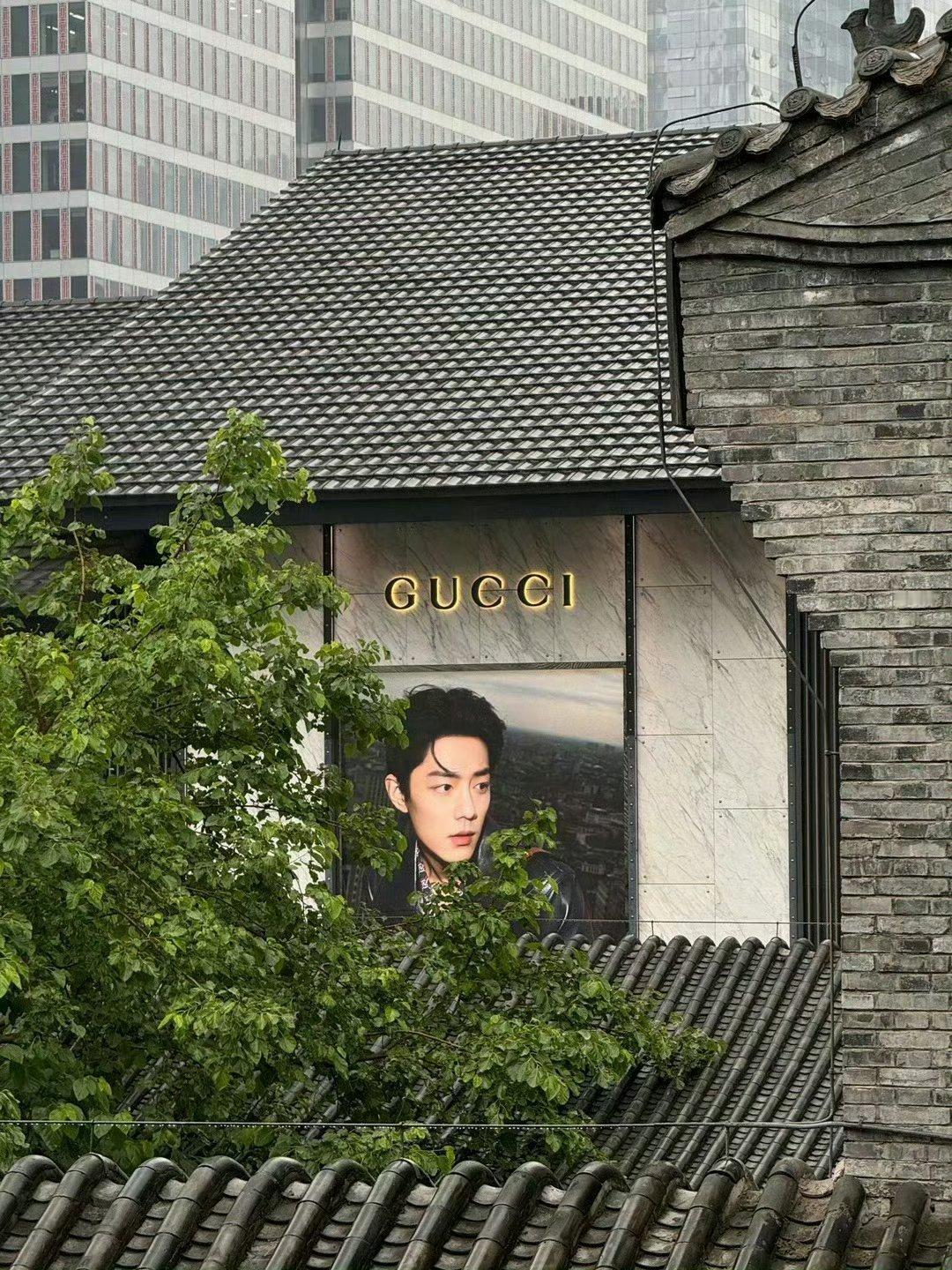 肖战的Gucci新年地广 好大的logo，好大的排面！ 