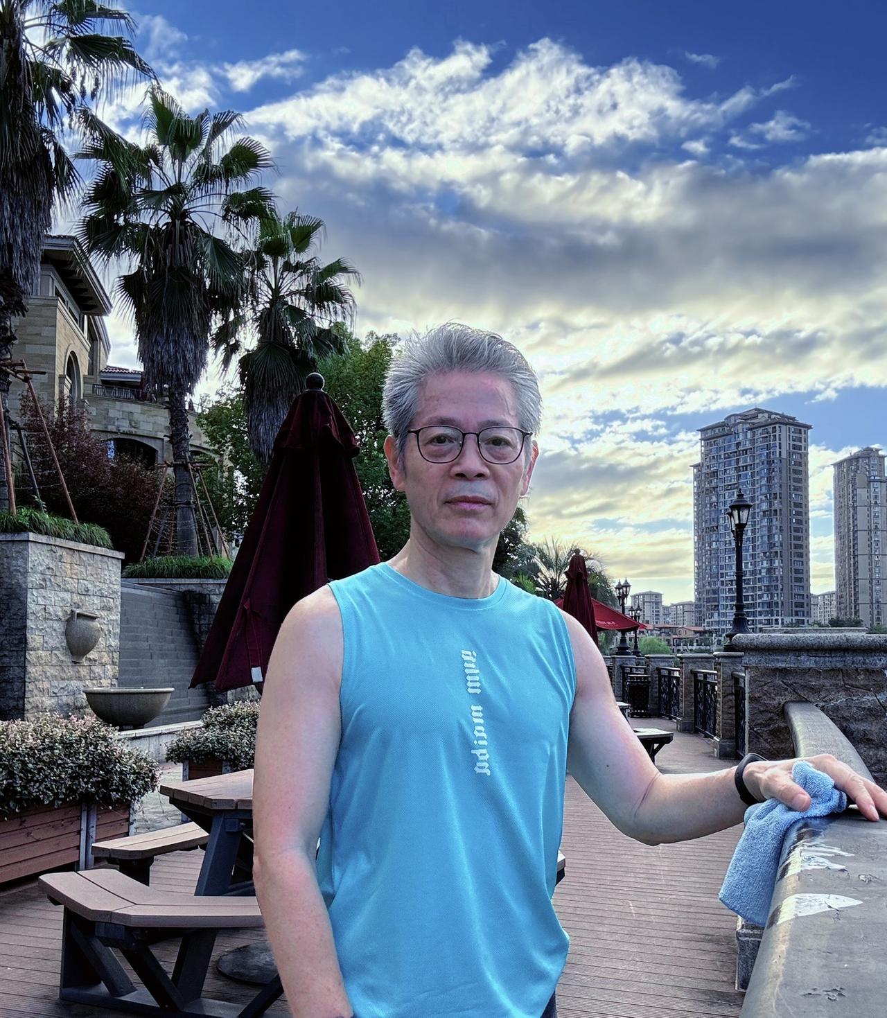 坚持规律健身两年以上，人会悄悄发生一种很特别的心态转变。

无论初衷是为了健康、