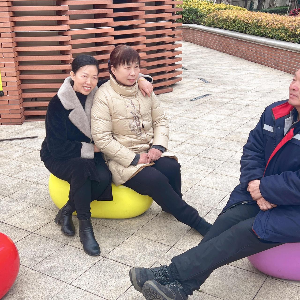 之前真遇过边界感完全为零的朋友，差点把我熬出神经衰弱。
她失恋那阵，连续一个多月