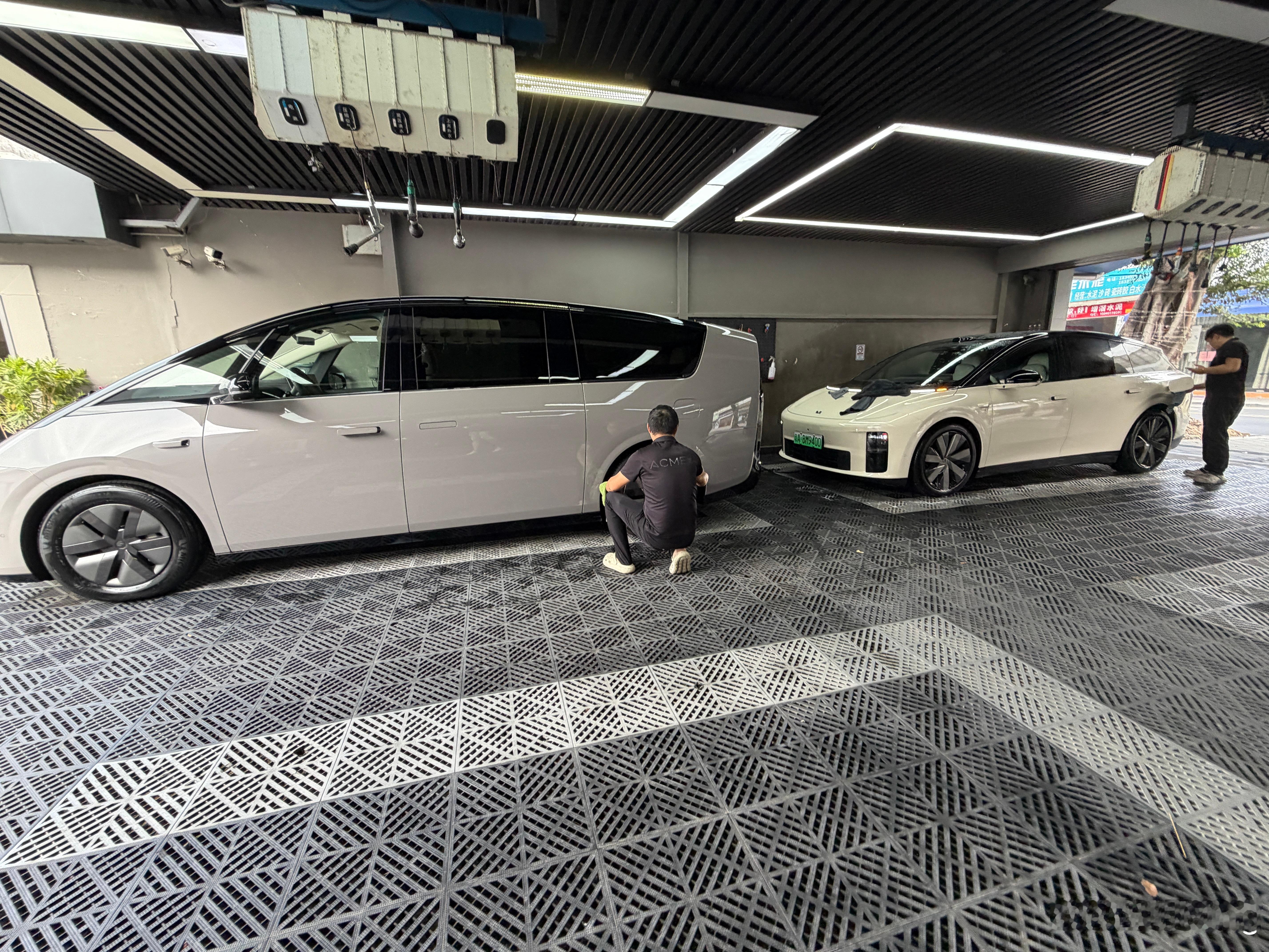 难得看待理想MEGA和i6同框！ ​​​