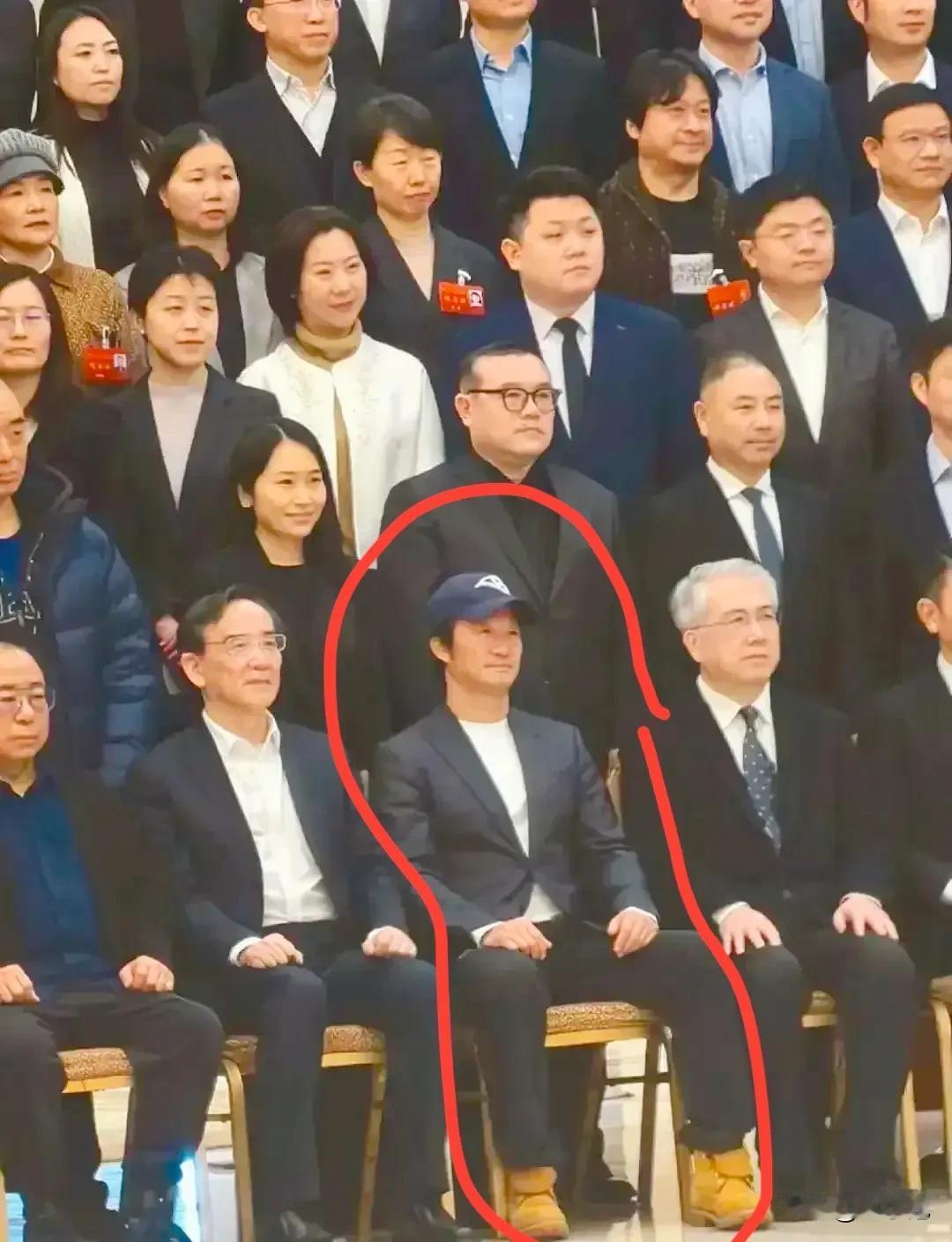 不要飘，这种场合戴帽子真的好吗？是几天没洗头了吧！如何评价？#记录我的2024#