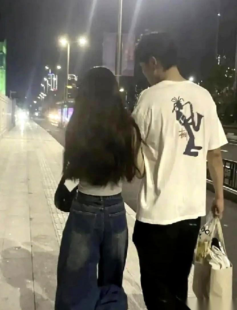 我儿子眼光是真毒。
第一次带女朋友回家，正赶上端午。后备箱一开，不是什么花里胡哨