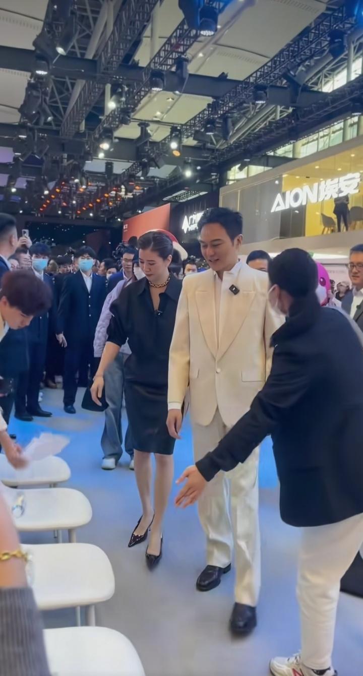 和喜欢的人结婚，然后一起慢慢变老，应该是最幸福的人了[鼓掌][鼓掌][鼓掌]  