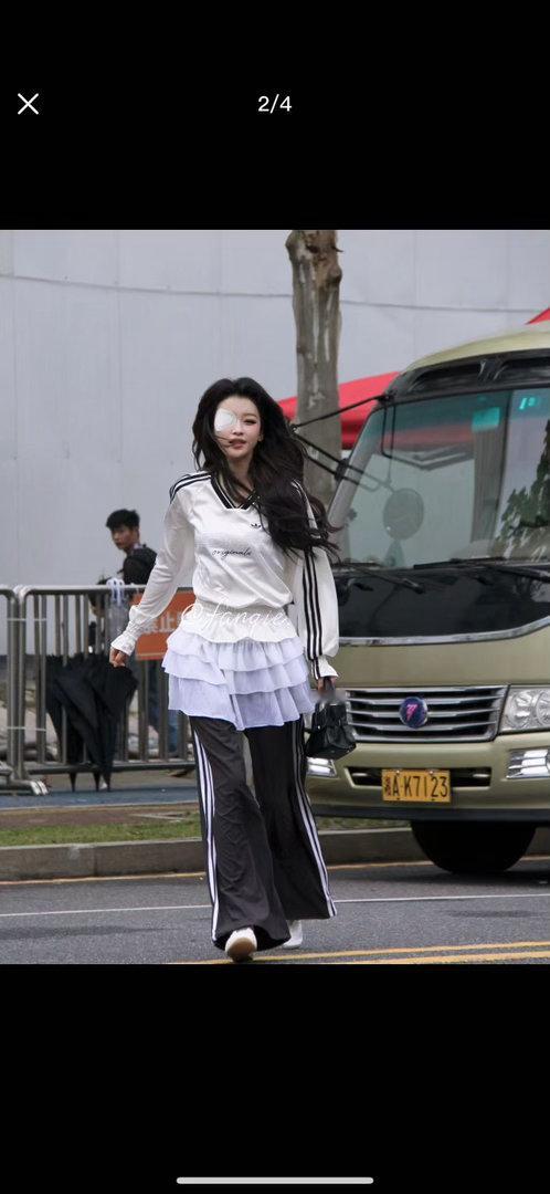 孙怡胆小鬼舞台造型孙怡千禧辣妹 蓝色挑染真的太适合孙怡了。千禧辣妹风被她拿捏得死