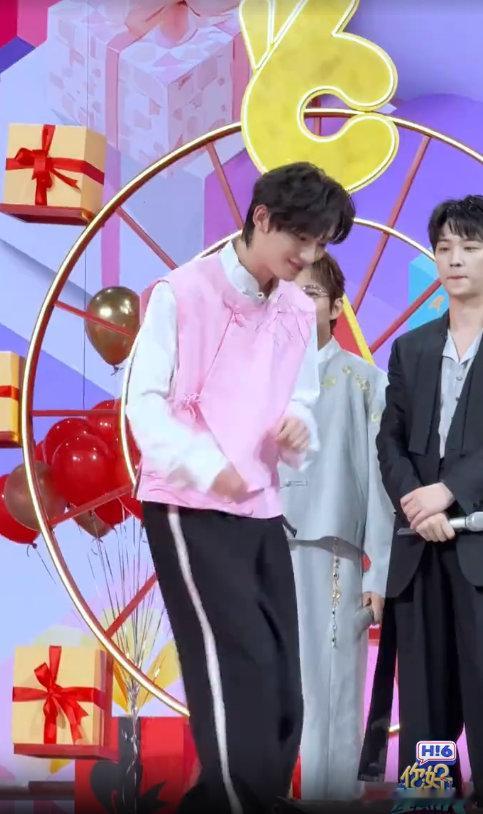 丁程鑫hi6随舞直拍你好星期六 哇哦！丁程鑫在《Realligator》随舞直拍