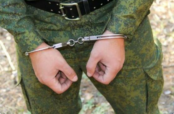 图文：俄军老兵称有士兵故意犯罪入狱以求保命

据一位自2014年起就在乌克兰作战