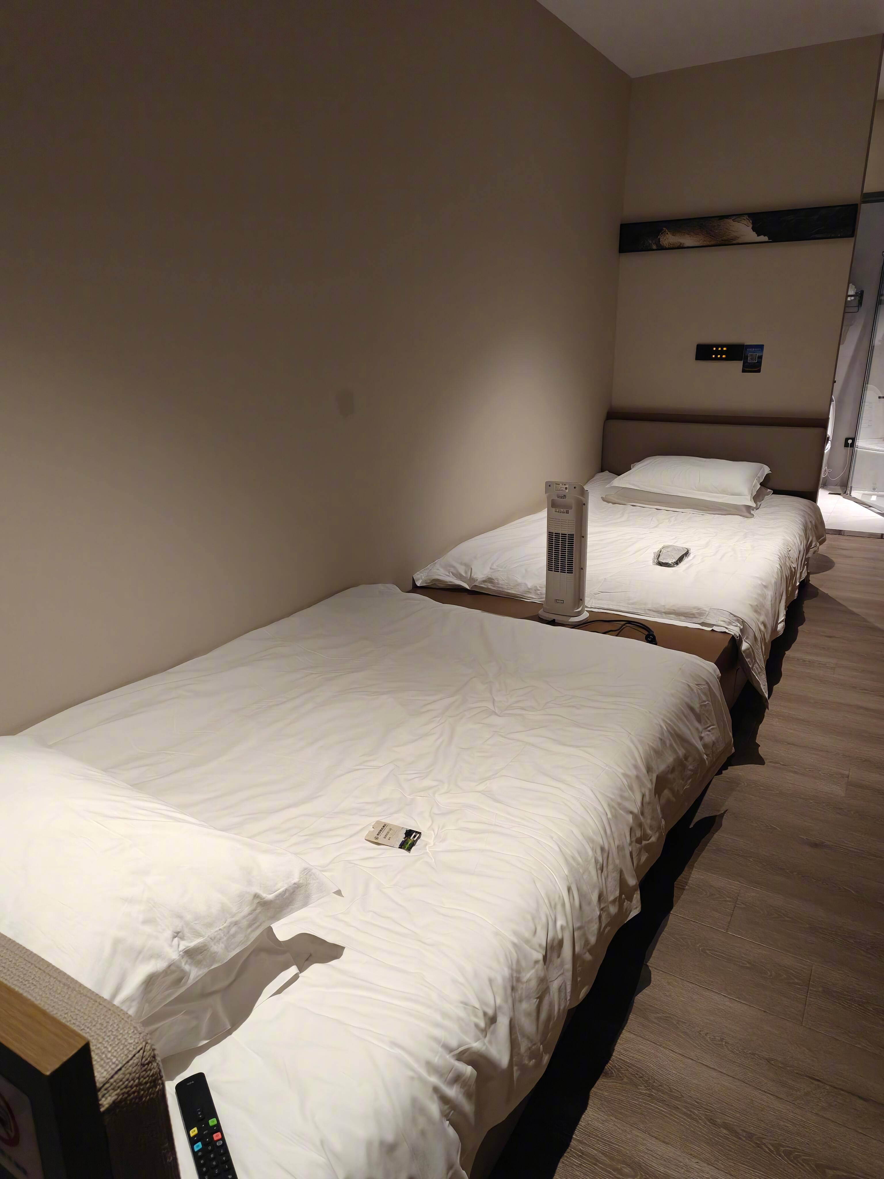 妈妈订的抽象酒店 