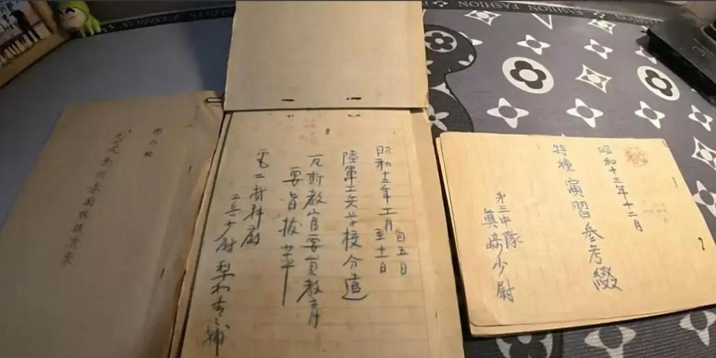江苏连云港，15岁的初三学生徐凯睿，用压岁钱和攒了许久的积蓄，凑齐1万元，在网上