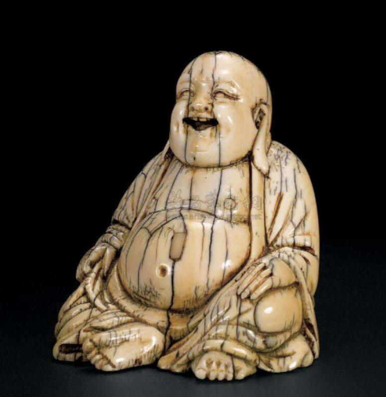 1930年，安西榆林窟道长马荣贵，突然告诉徒弟郭元亨一个惊天秘密，并再三叮嘱他：