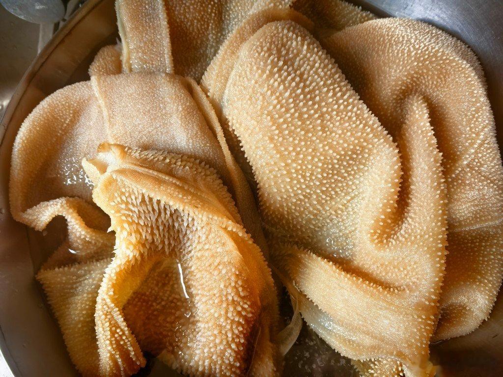 报复性吃毛肚，前几天在火锅店，58给了我三片毛肚，七八片黄喉。买了一堆，按照火锅