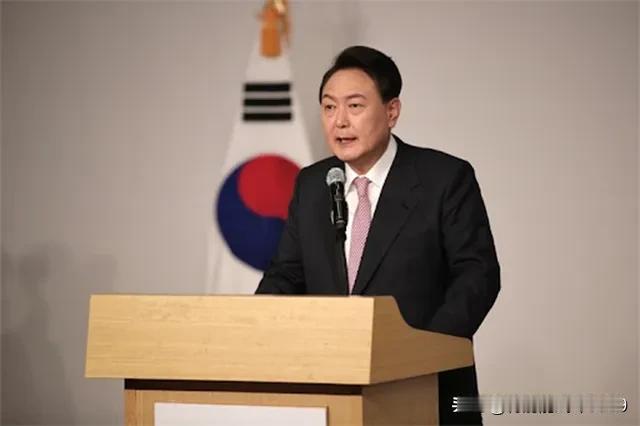 尹锡悦的苦恼来临了。又是特朗普来当总统了，重新抬高保护费肯定少不了。这不一看特朗