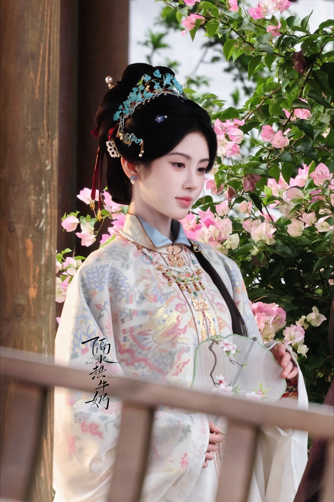 jjy鞠婧祎jjy 鞠婧祎露芜衣 jjy办不到的承诺就成了枷锁等待花季烟雨稠 再