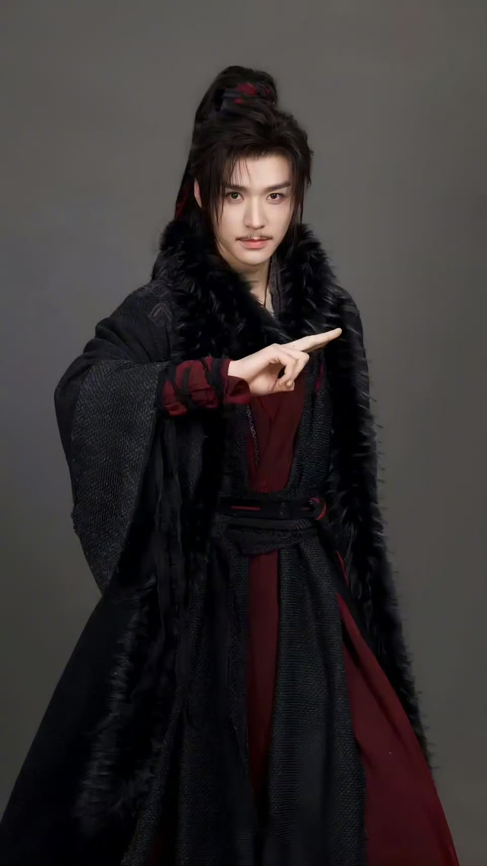 《凤舞九天》/ 陆小凤传奇龚俊 ✘ 陆小凤出妆啦，贴了胡子，康康如何龚俊陆小凤造