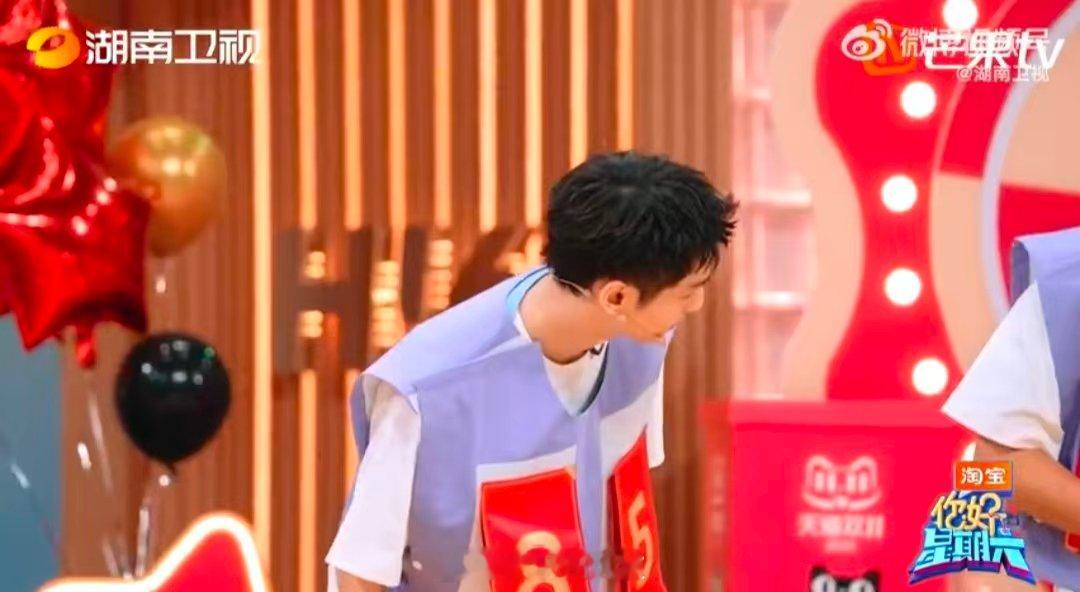 李雪琴好端端地招谁惹谁了 你好星期六 雪琴这波属于“天降惊喜”！啥也没干就喜提四