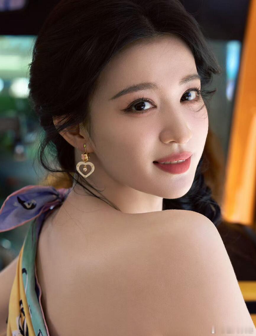 《现在就出发4》官宣王楚然接替金晨，成为本季唯一女常驻。开播前很多人担心她放不下