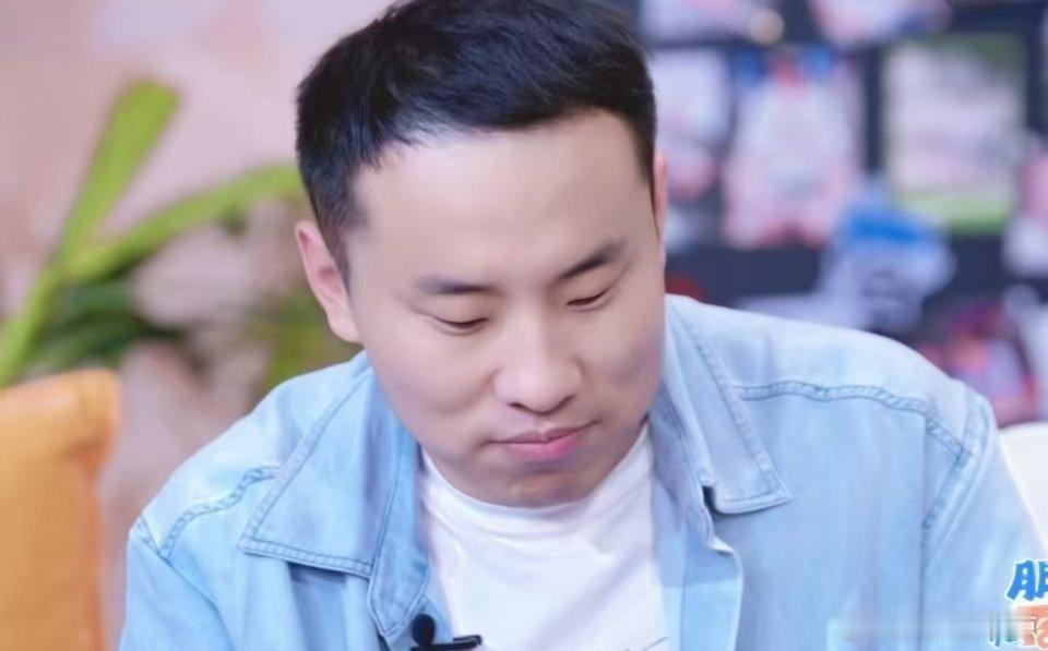 徐志胜眼睛还没贺峻霖卧蚕大笑不活了！是谁让他俩对视的，一对比发现徐志胜眼睛还没贺