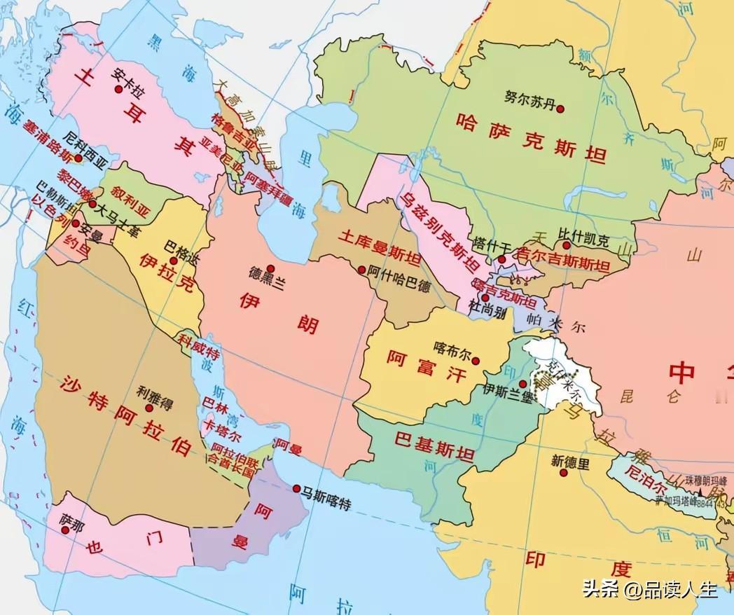 巴基斯坦地理环境太差了，他很难发展起来，只因为地缘条件太差。
巴基斯坦位于南亚次