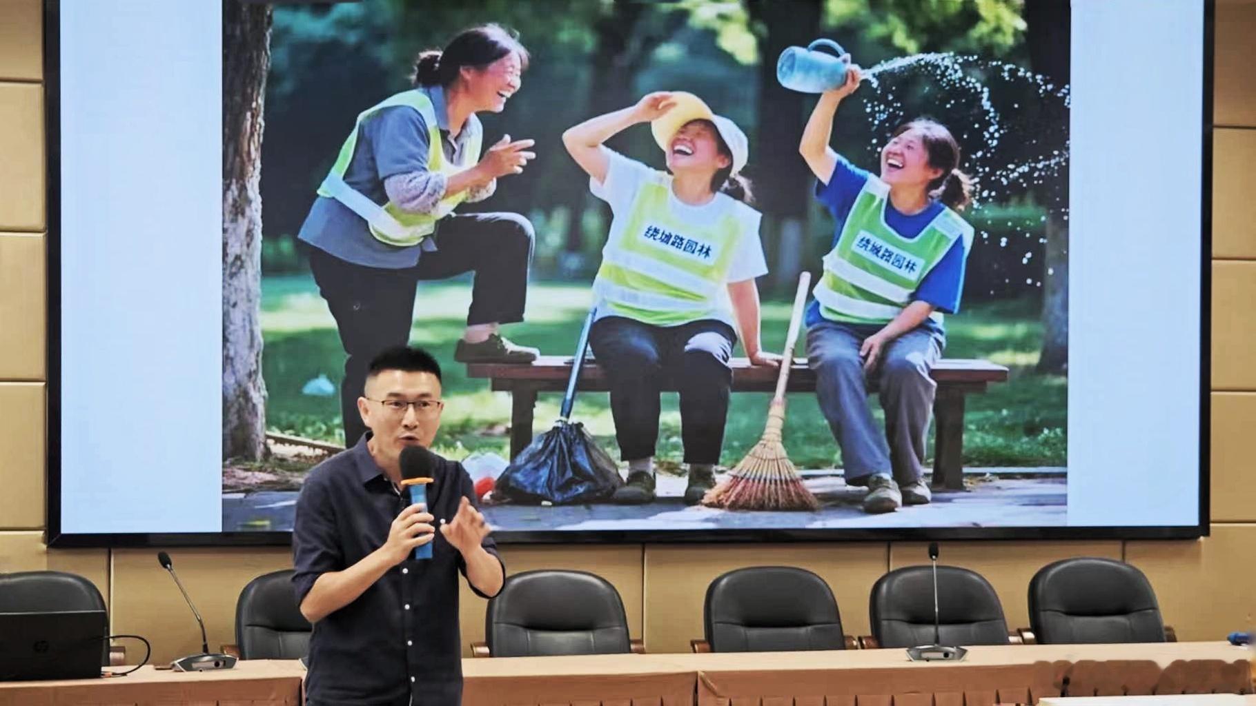 感谢龙泉驿区教育系统摄影协会邀请。纪实、新闻、会务摄影，其核心是真实。AI越强，