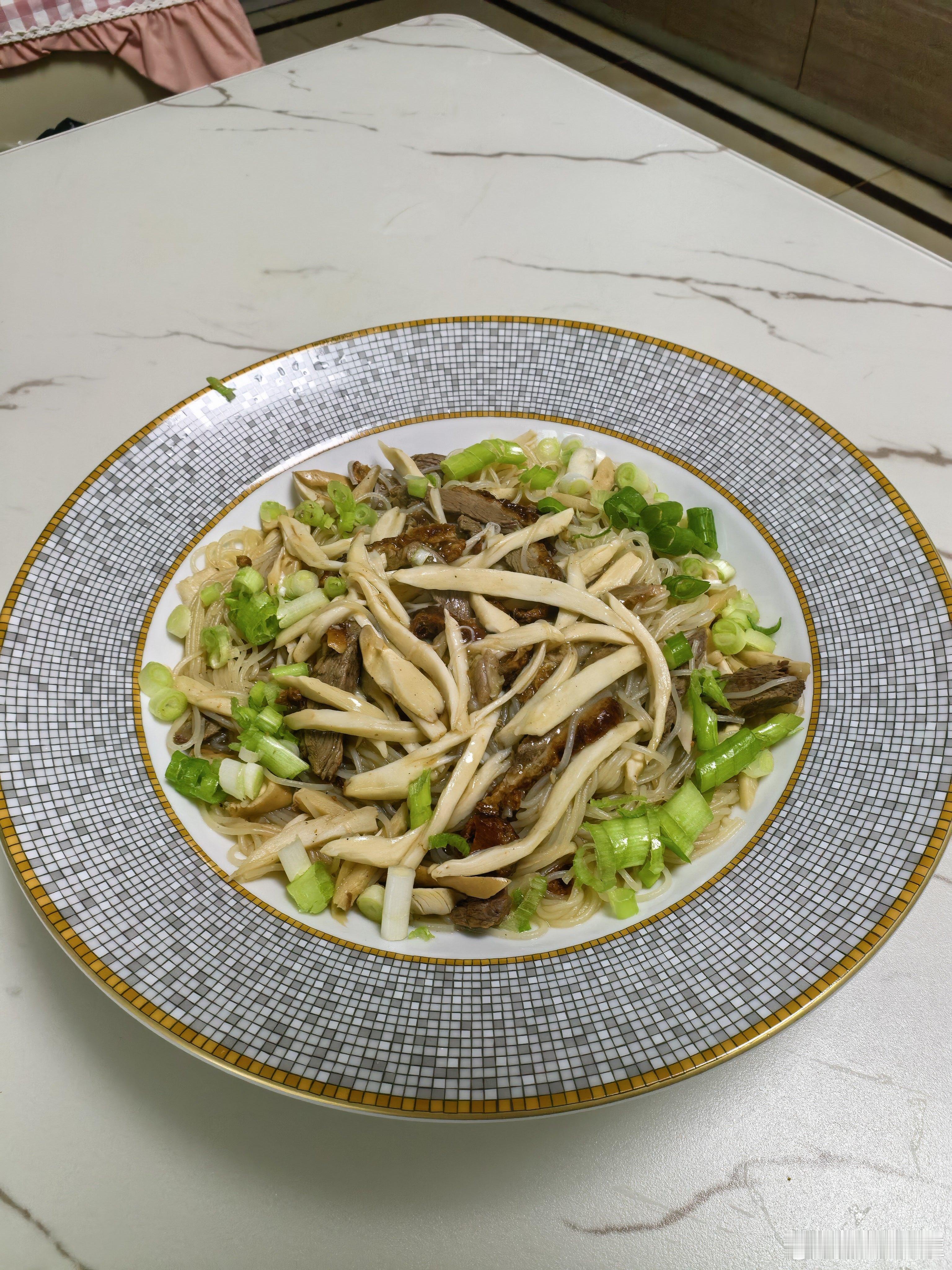 是日早餐......鸡枞火鸭丝炆米 ​​​
