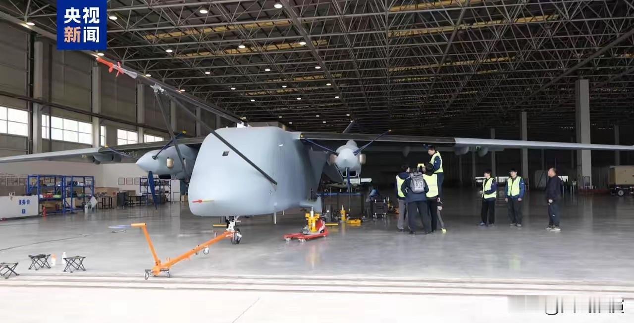 【"长鹰"大型无人运输机横空出世，将革命性地改变我军后勤保障模式，部分实现保打一