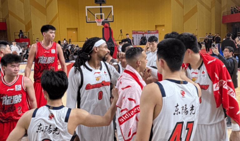 广东93-85战胜广州，豪取五连胜，萨林杰32+11，徐杰20

12月23日晚