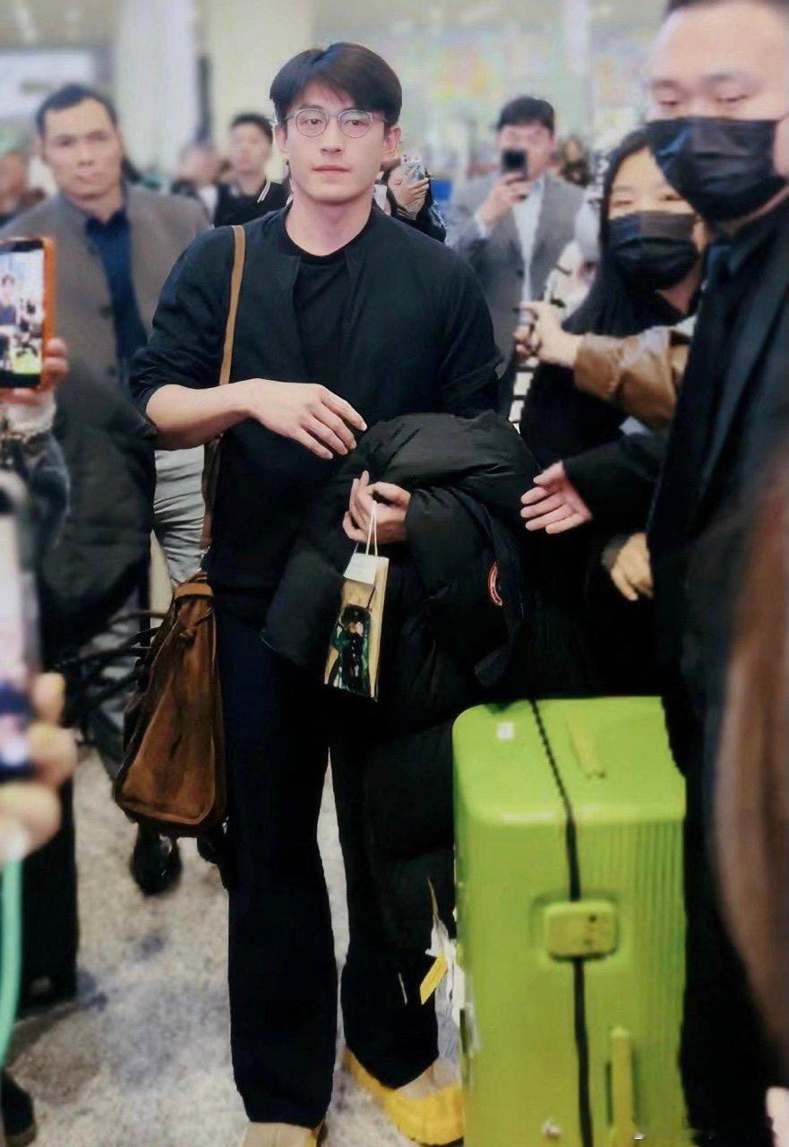 刘萧旭劝学 硬卧5小时营业4小时50分！听到粉丝翘课追星当场在线“训话”，All