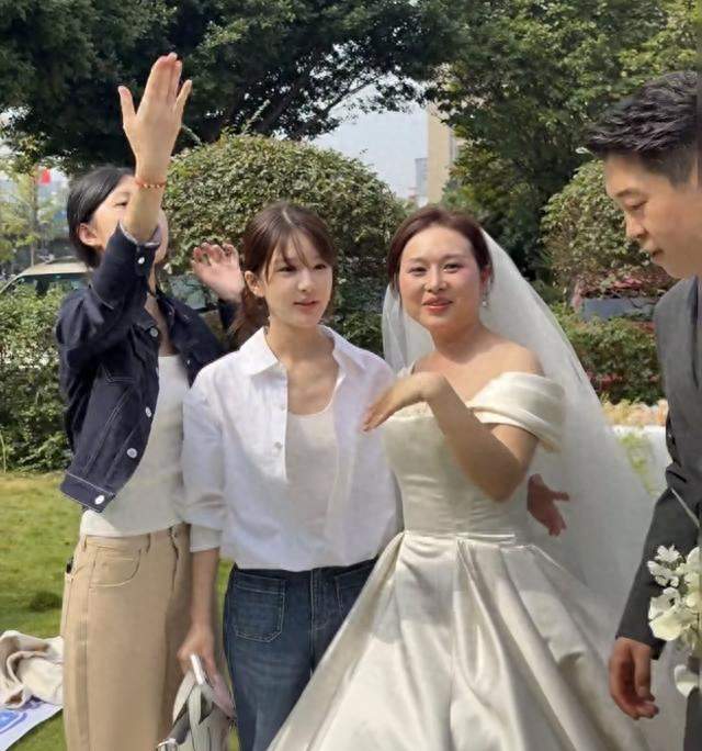 赵露思参加表姐婚礼，生图状态看呆众人