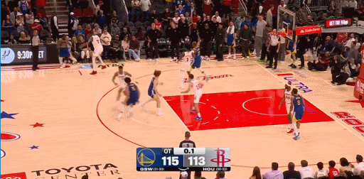 拿捏！追梦0.1秒发给杜拉特逼其出手！
在今天NBA常规赛勇士对阵火箭的加时赛最