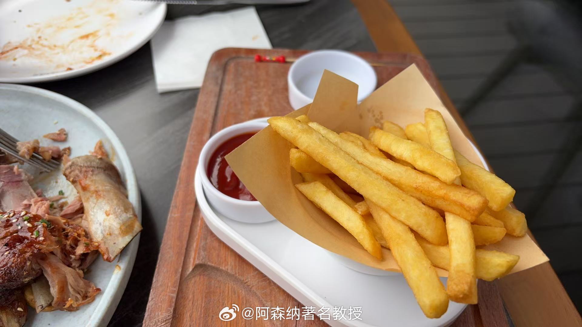 伊朗5名教授60多名大学生遭袭身亡  假期的最后一天了，每一天看到这么多难以置信