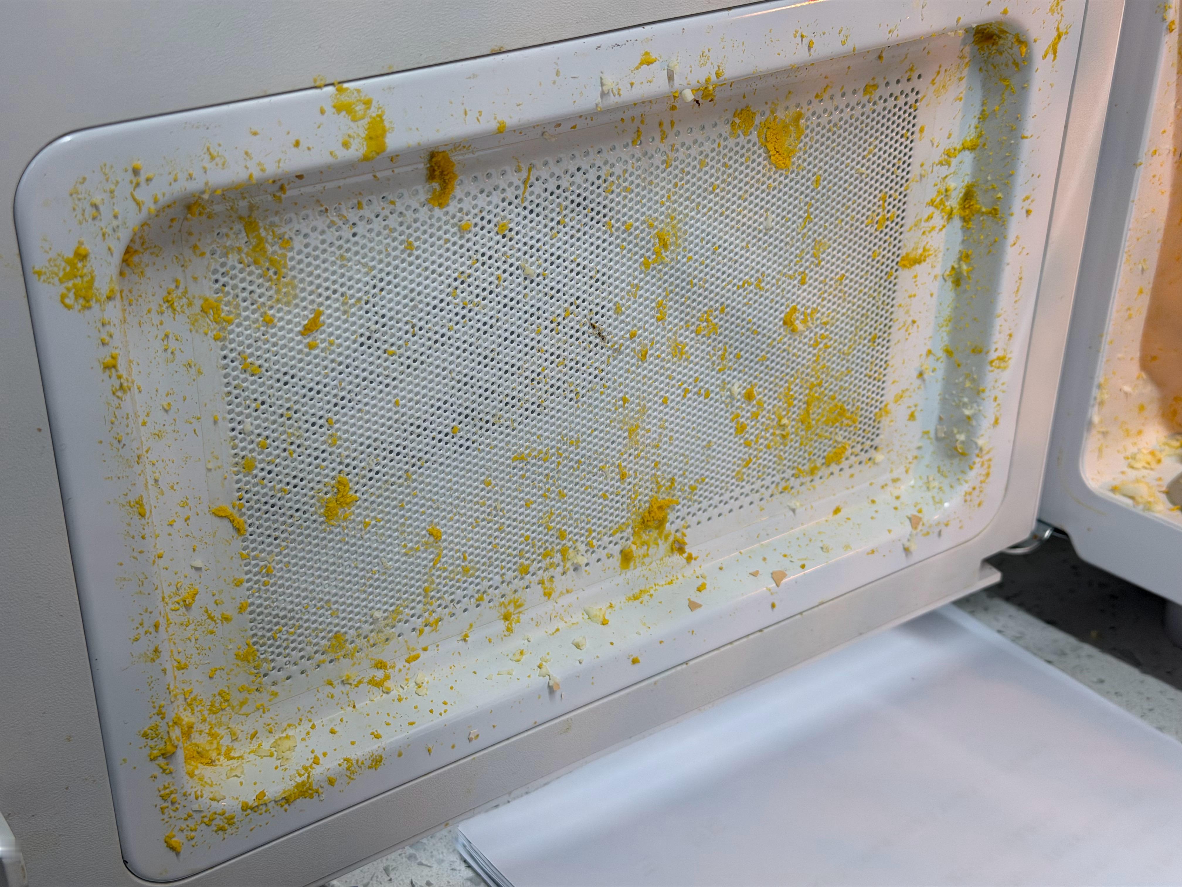 大家一定不要用微波炉热鸡蛋磕碎的也不行现在工作室微波炉已经没法用了