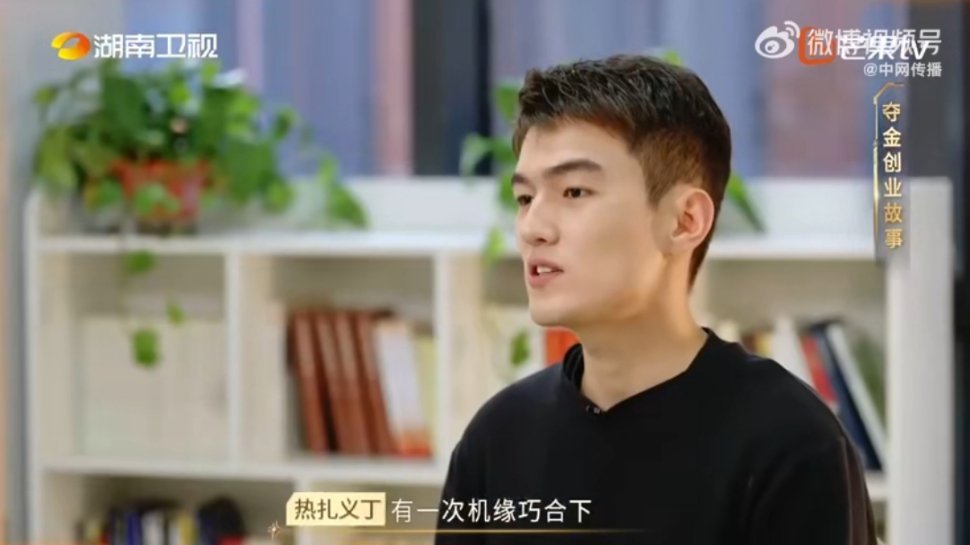 大学生受雷军启发创业研发探测机器人 热扎义丁·热合木江受雷军启发创业研发了探测机