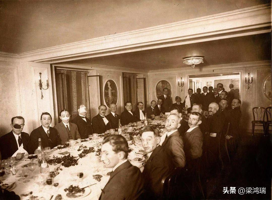 这张照片名为“残面盛宴”（The Banquet of the Mutilate