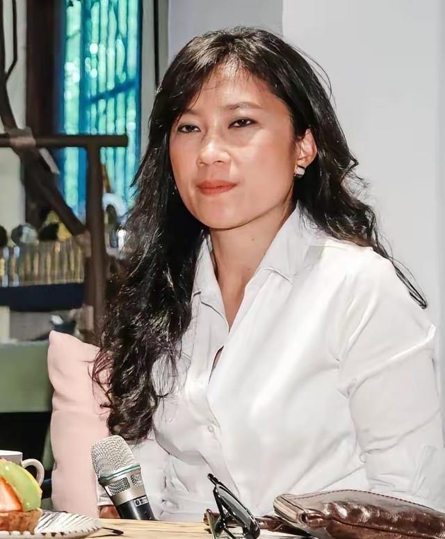 台独“出轨女政客”谷辣斯·尤达卡叫嚣，“世界上没有一个族叫中华民族，台湾是个国家