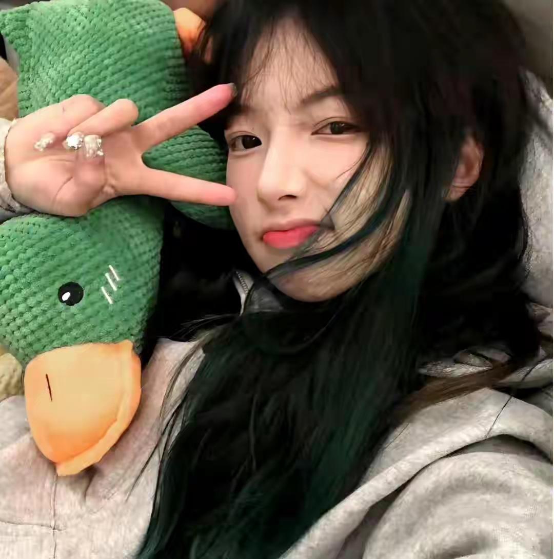 “萌宠相伴，元气满满的一天！”🐥💕微胖的人该怎么穿搭才好看呢? 豹纹怎么搭配