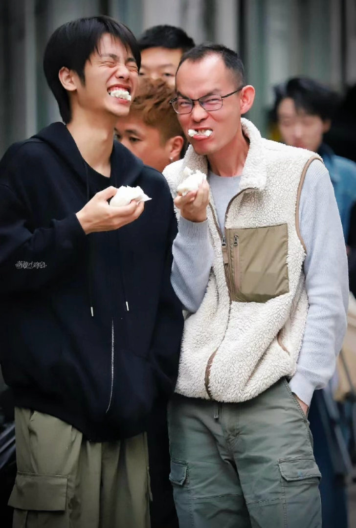 鼓励影坛出现新鲜脸，老脸已看腻。 