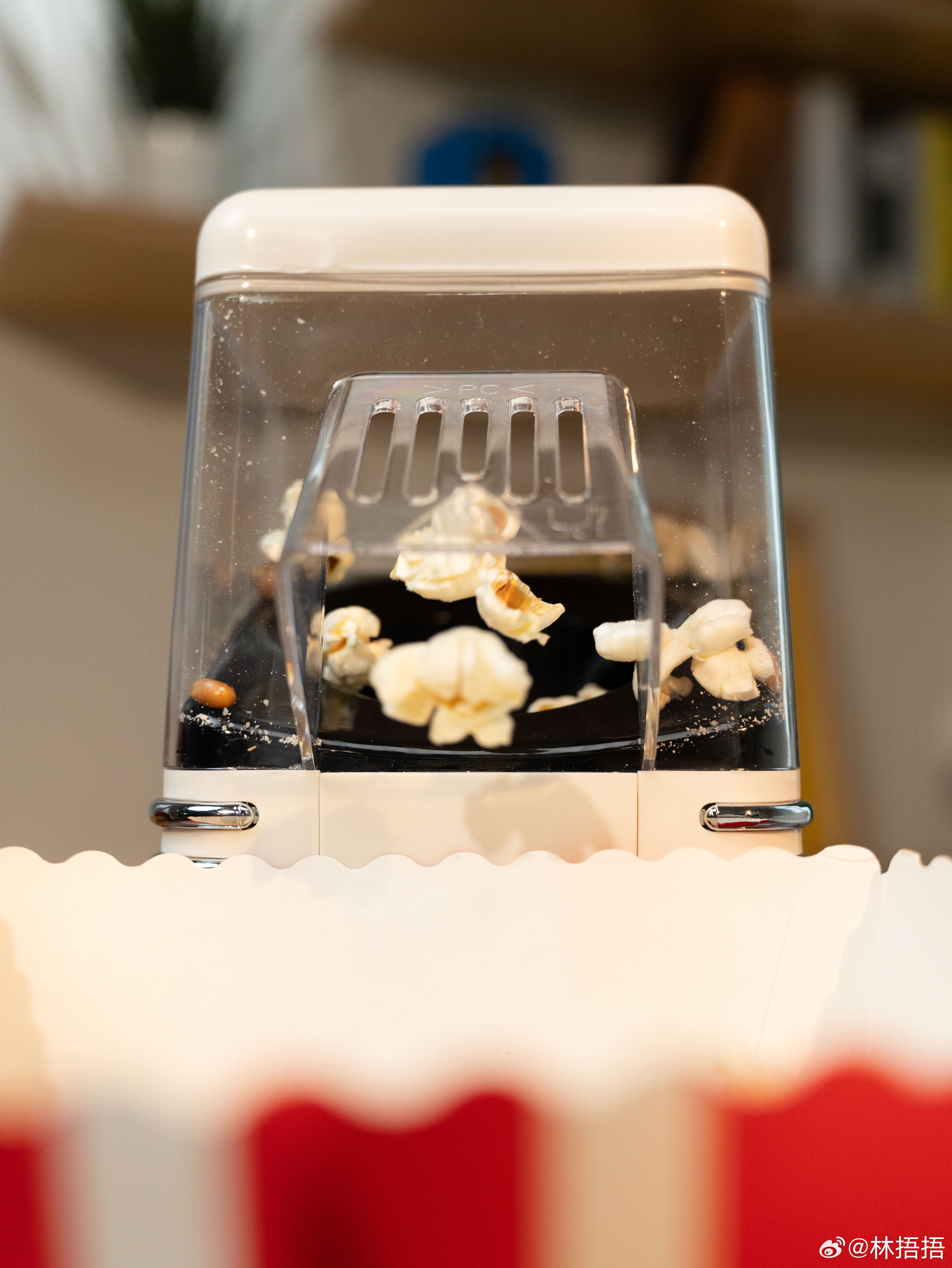 收到了一个爆米花机，启动以后爆出了一台精致小巧的一加15T，爆米花机名副其实，又