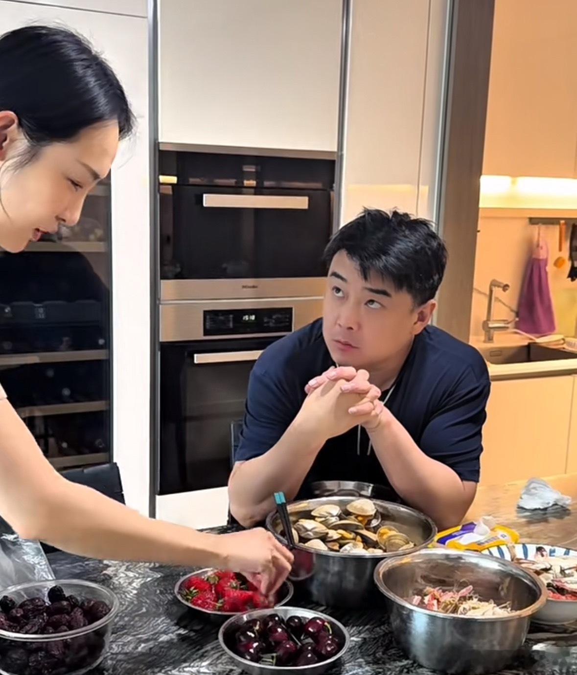 皓：吃上草莓了 