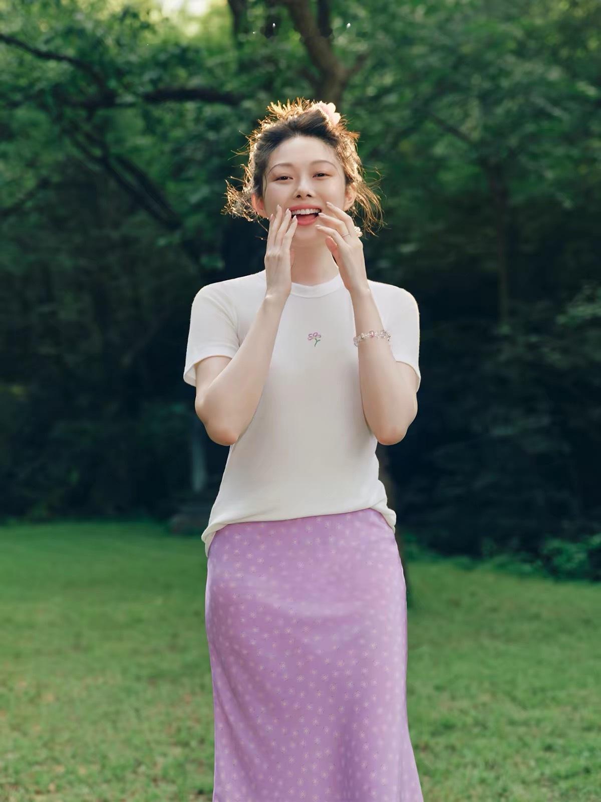 才发现晚晚身材真好又高又瘦又白她家tb店的衣服完全不适合我这种矮的 ​​​