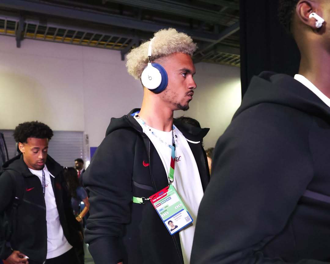 【Antonee Robinson 在世界杯上展示了未发布的双色调 Beats 