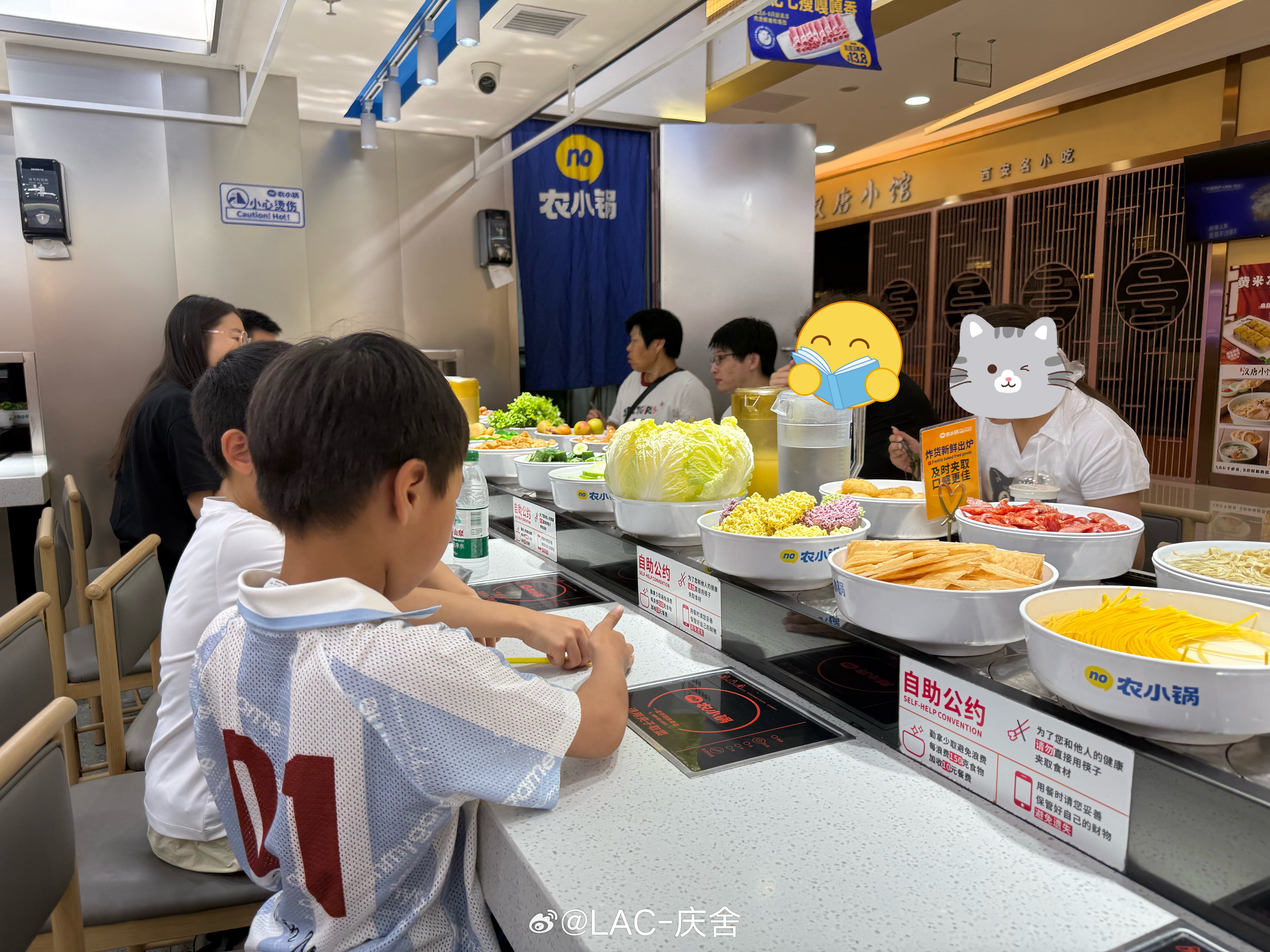 儿子中午非得吃这个33元一位的火锅这价位蔬菜不担心荤菜，尤其是丸子应该含肉量不高