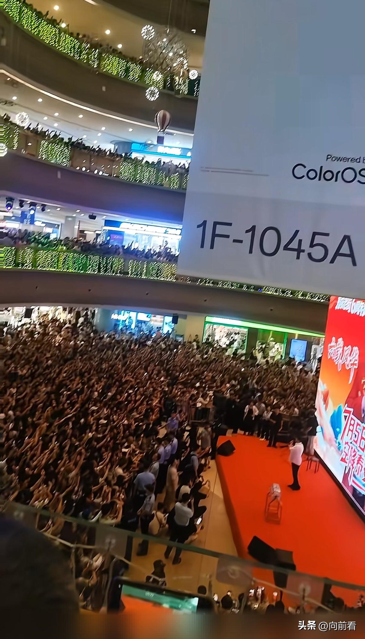 朱之文大概是目前档期最满的艺人了吧！他在泰安的商演人山人海，挤都挤不挤进去。大家