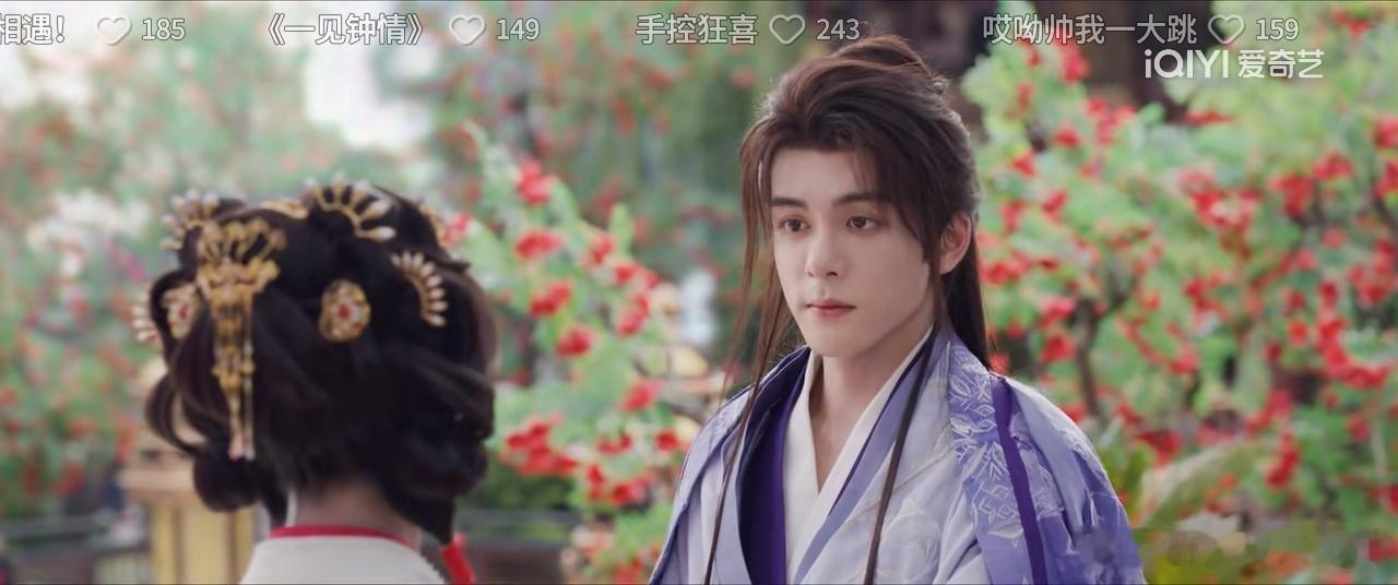 不知道曾舜晞和李一桐怎么看上《云秀行》这个剧本的，第一集就让人无聊的想睡着。一个