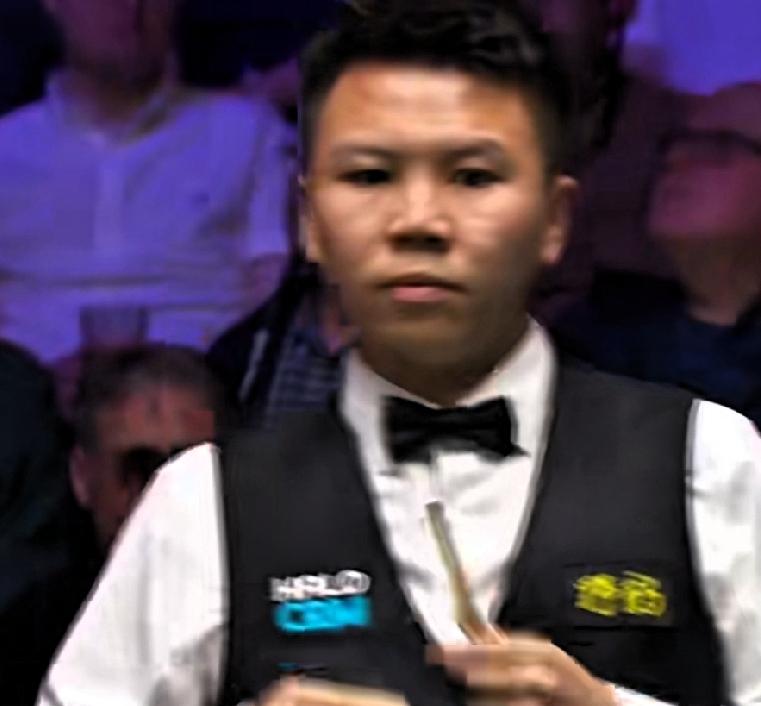 9：30开场世锦赛首轮第一场中国德比快讯：
周跃龙首局，单杆74-0领先，台面还